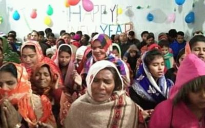 70 families pray to accept Christ at Elijah Challenge Feeding Event in Hindu stronghold of Haridwar, India