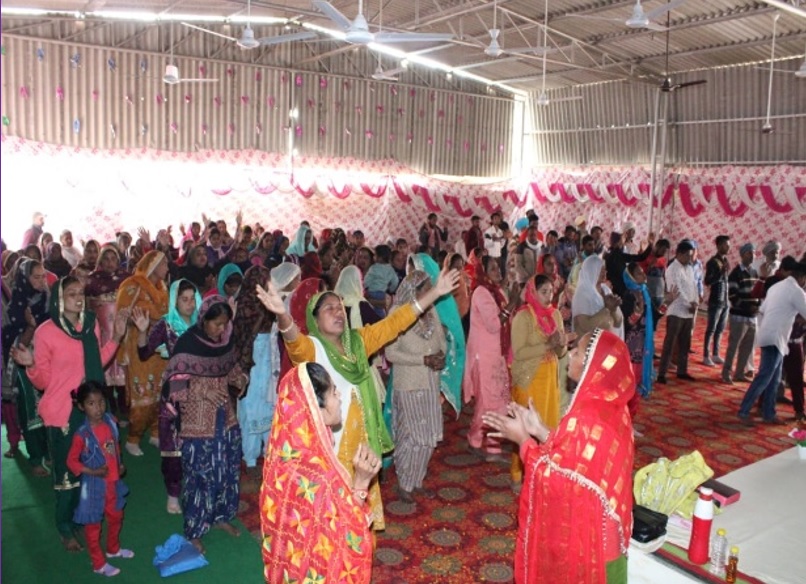 PUNJAB, INDIA: 250 accept Jesus Christ, many miraculously healed and set free from demons